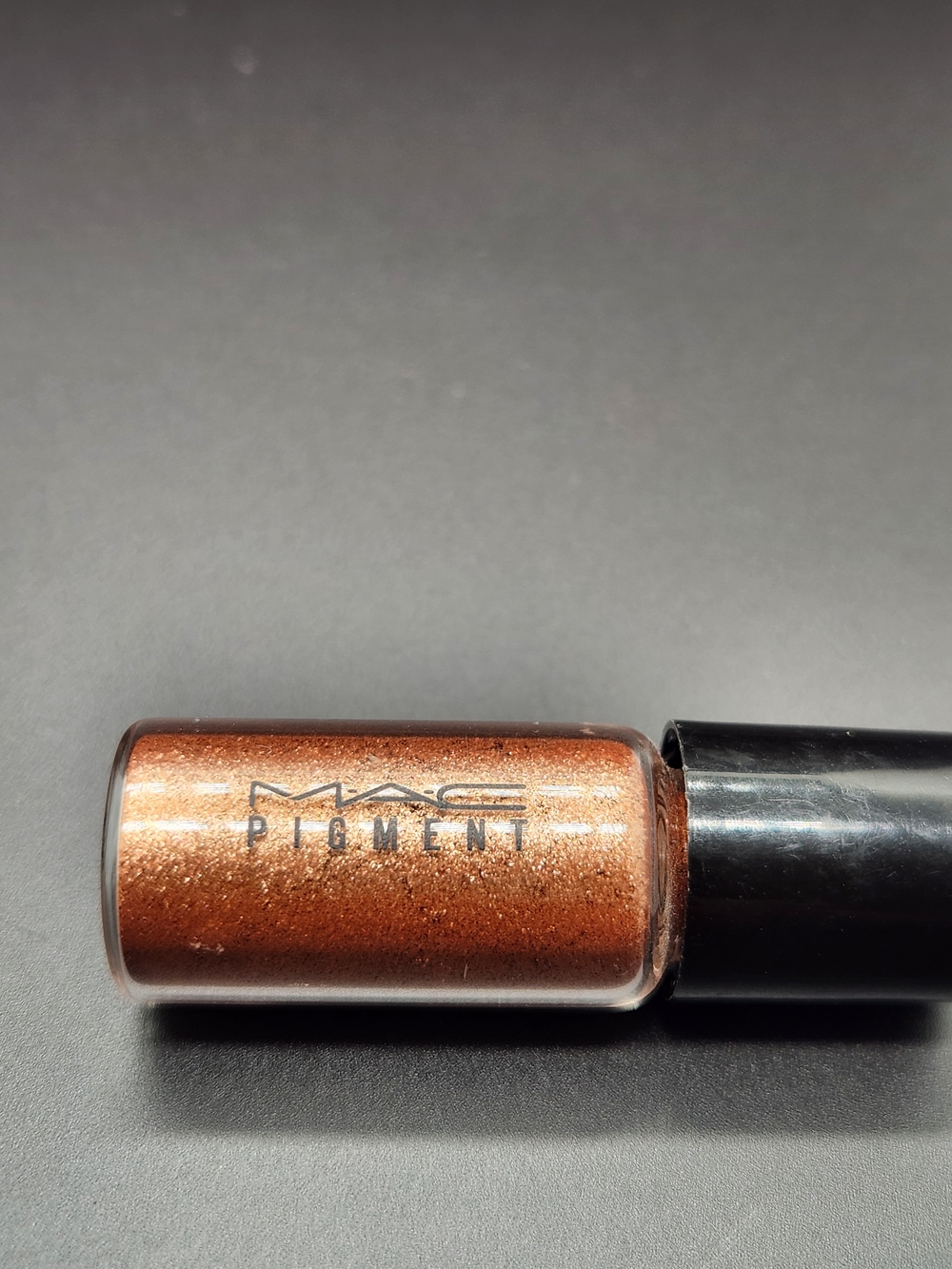 MAC Cosmetics Loose Pigment Eyeshadow - "Rushmetal"